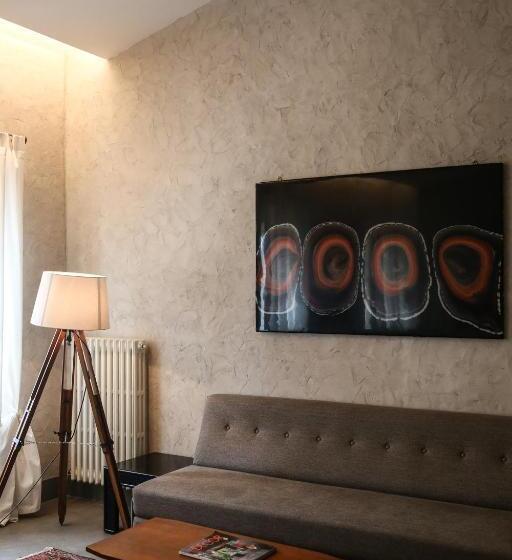 شقة غرفتين, Corte Reginella