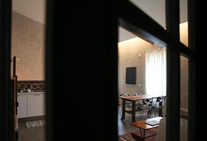 شقة غرفتين, Corte Reginella