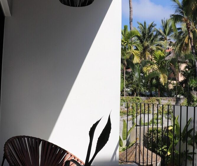 Люкс Мастер, Residencia Tropical Don Bonito