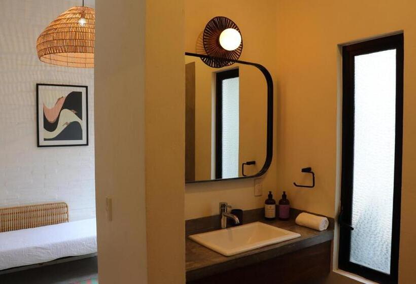 Люкс Мастер, Residencia Tropical Don Bonito