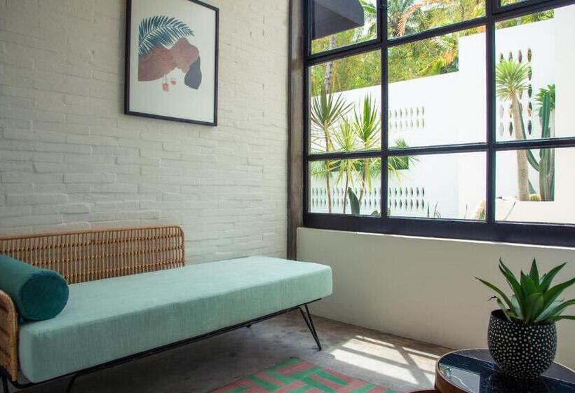 Люкс Мастер, Residencia Tropical Don Bonito