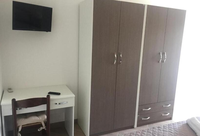 غرفة عائلية, Casa Nostra