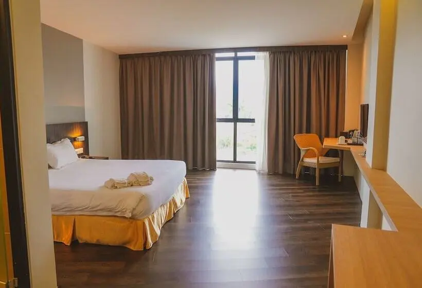 キングサイズベッドのデラックスルーム, Roxy Hotel Serian