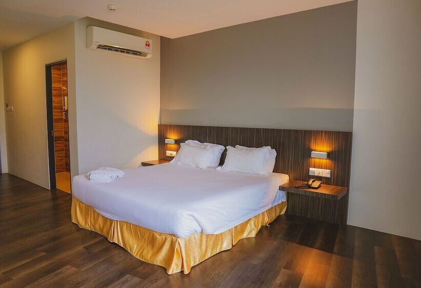 חדר דחוקס עם מיטת קינג, Roxy Hotel Serian