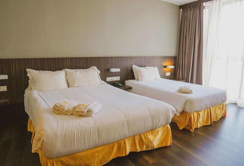 חדר דלוקס לשלושה, Roxy Hotel Serian