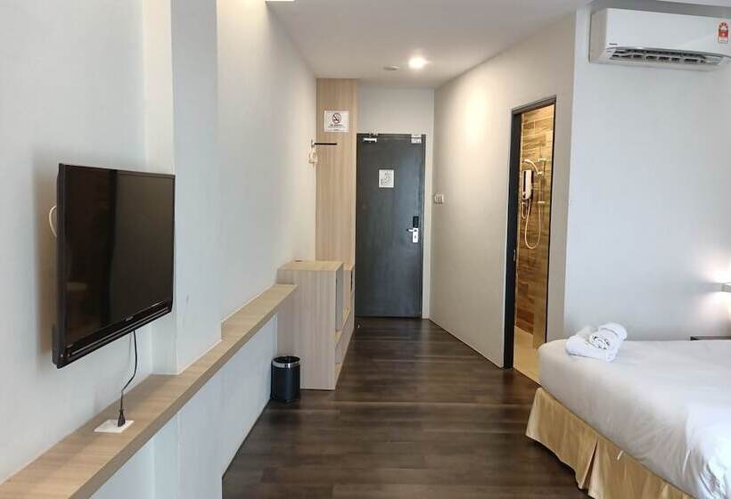 חדר דלוקס לשלושה, Roxy Hotel Serian