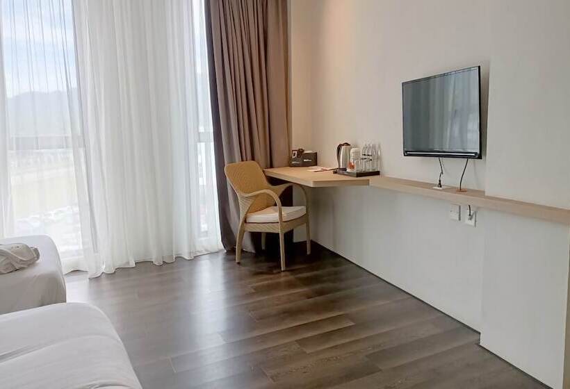 חדר משפחתי דלוקס, Roxy Hotel Serian