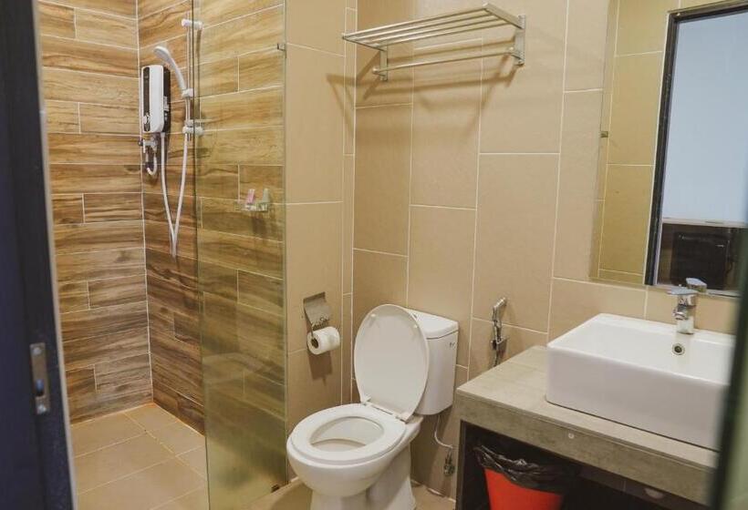 חדר דחוקס עם מיטת קינג, Roxy Hotel Serian