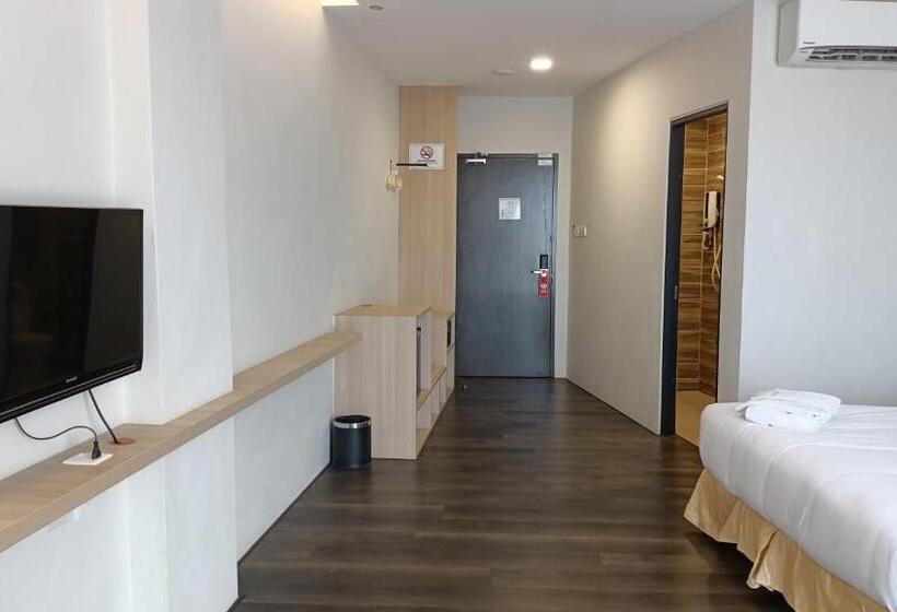 חדר דחוקס עם מיטת קינג, Roxy Hotel Serian