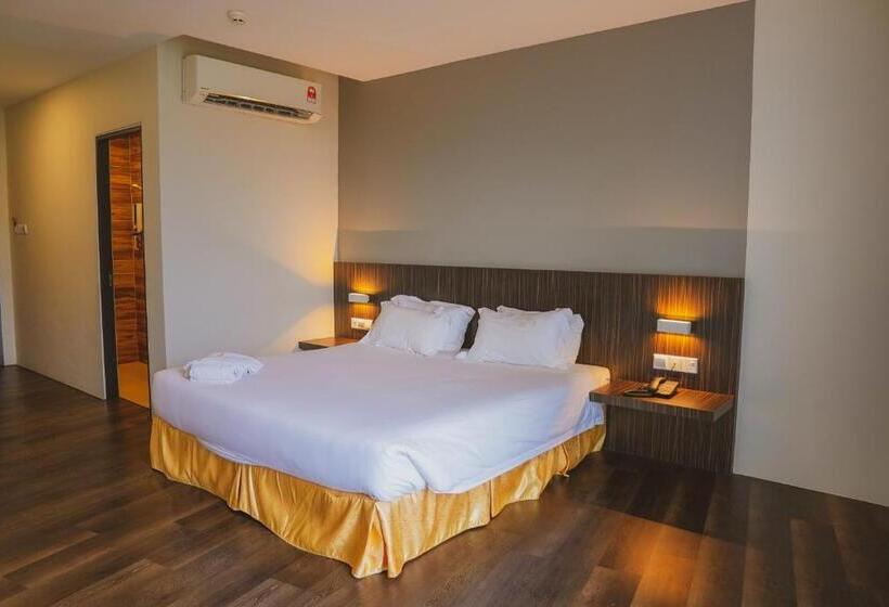 חדר דחוקס עם מיטת קינג, Roxy Hotel Serian