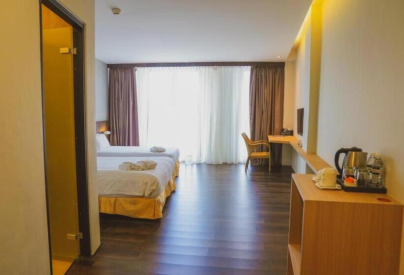 חדר דלוקס לשלושה, Roxy Hotel Serian