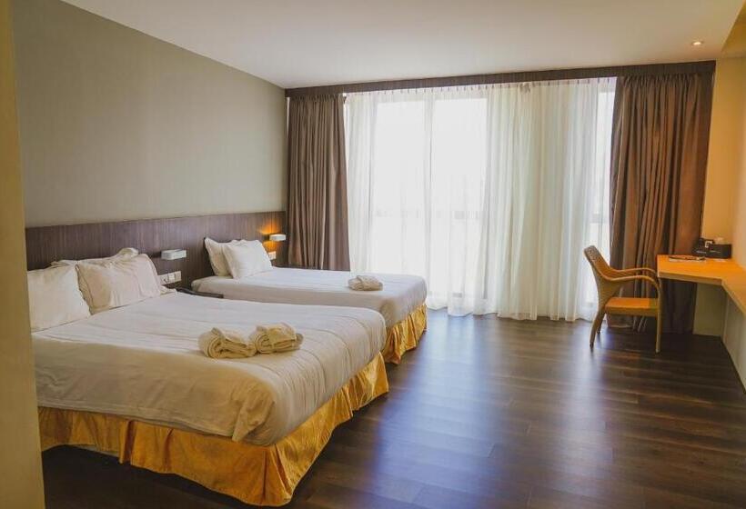 חדר דלוקס לשלושה, Roxy Hotel Serian