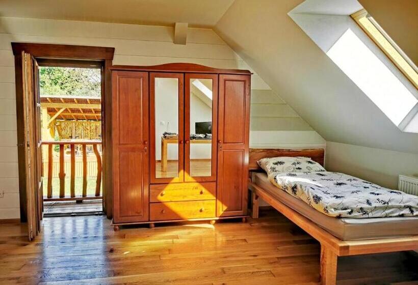 غرفة قياسية رباعية مزودة بشُرفة, Koliba Senica