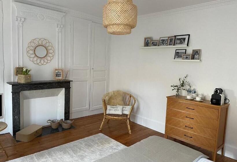 חדר דלוקס, La Parenthese