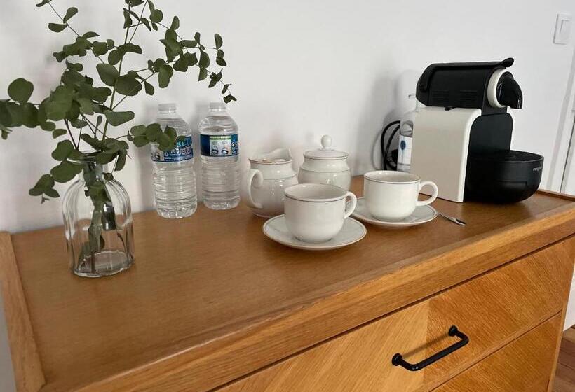 חדר דלוקס, La Parenthese