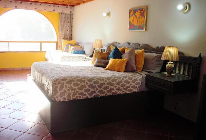 Полулюкс, Mision Santa Isabel