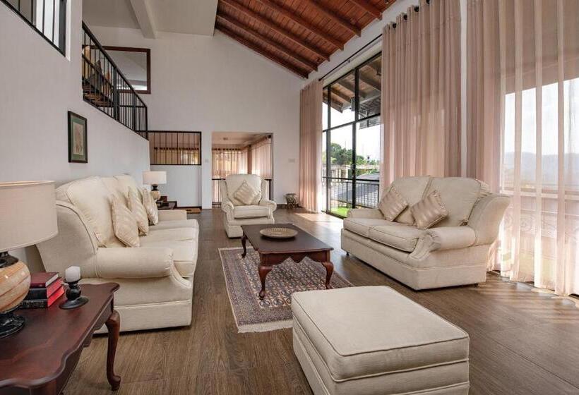 3间卧室的房子, Swarga Villa