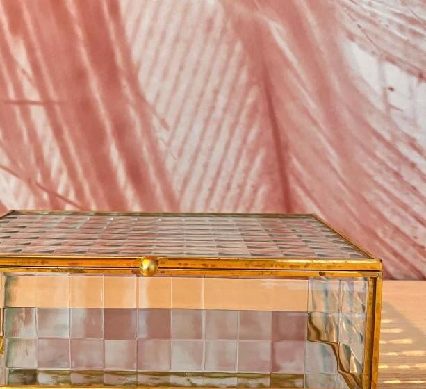 חדר משפחתי דלוקס, Les Nuits Pétillantes