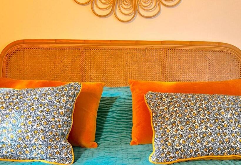 חדר משפחתי, Les Nuits Pétillantes