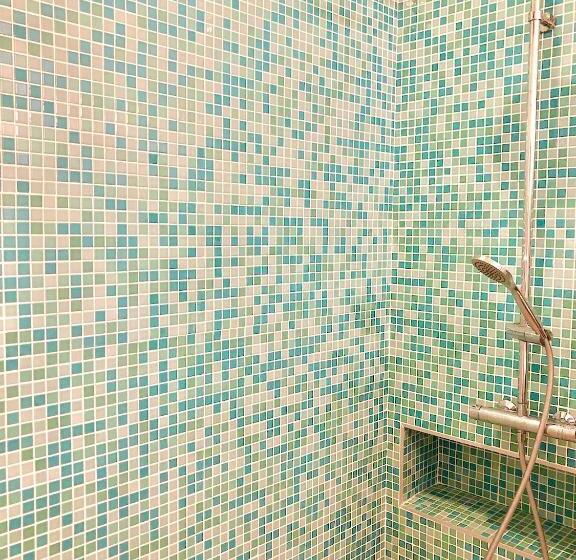 חדר משפחתי, Les Nuits Pétillantes