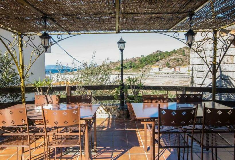 منزل 3 غرف نوم, Casa A Laxe