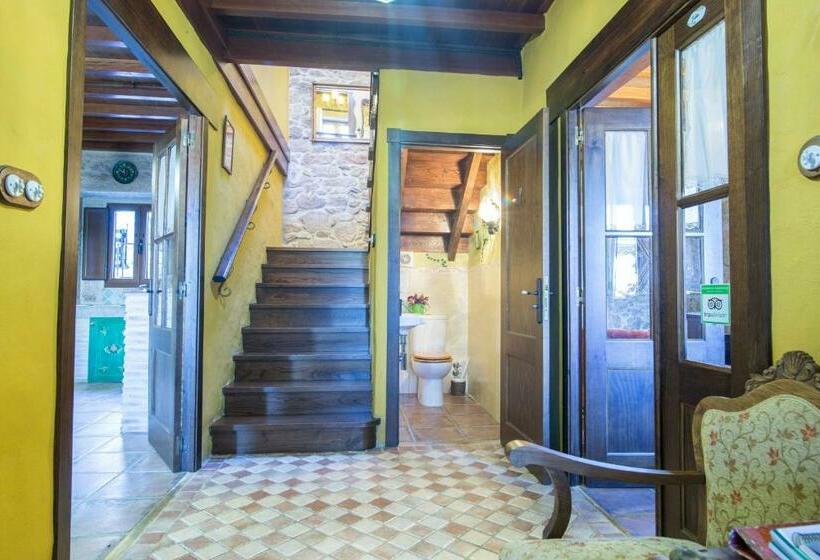 منزل 3 غرف نوم, Casa A Laxe