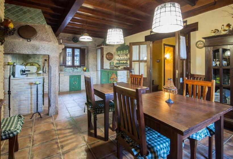 منزل 3 غرف نوم, Casa A Laxe