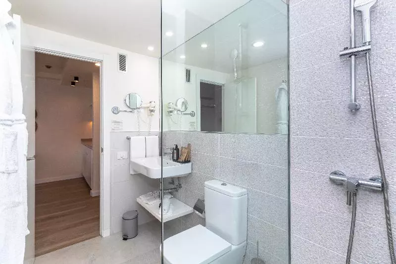 اتاق سوپریور با تخت بزرگ, Akureyri   Berjaya Iceland Hotels