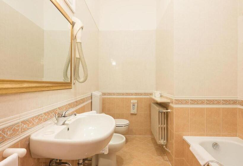 اتاق استاندارد چهار تخته, Albergo Basilea