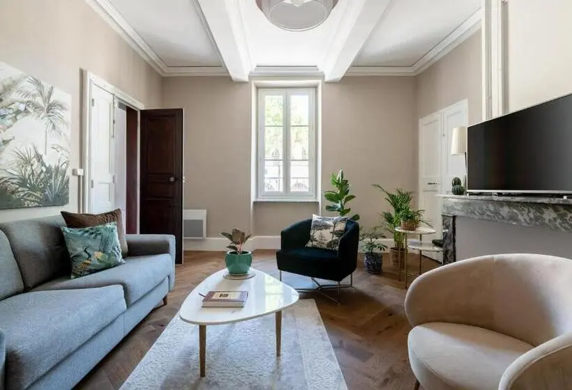 スイート, Maison D Hôtes ôvillage