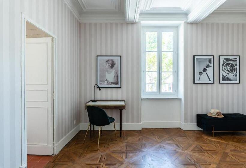 スイート, Maison D Hôtes ôvillage