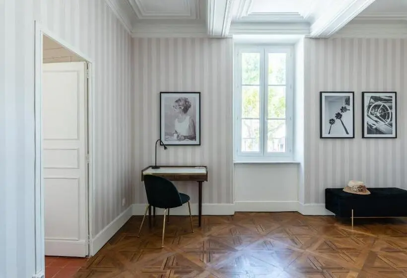 スイート, Maison D Hôtes ôvillage
