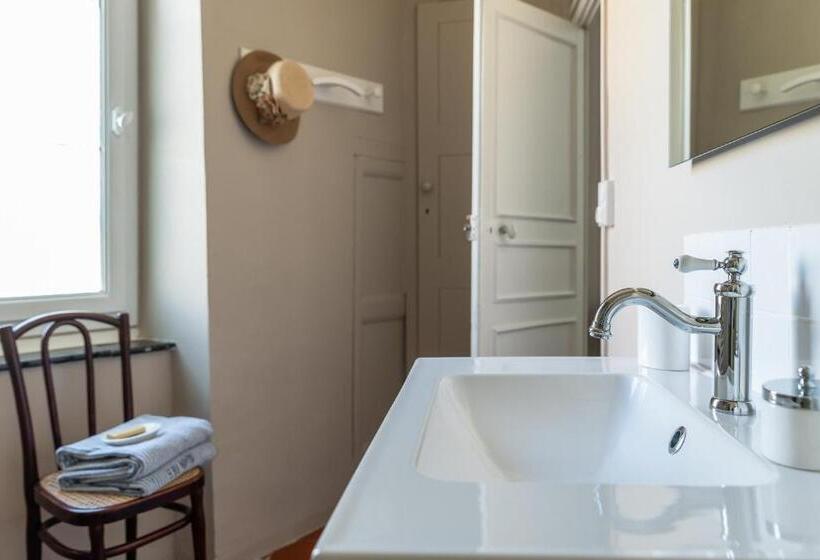 スイート, Maison D Hôtes ôvillage