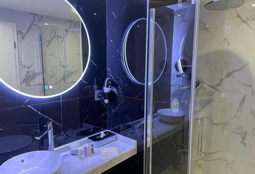 Люкс, Brit Hotel Paris Orly Rungis