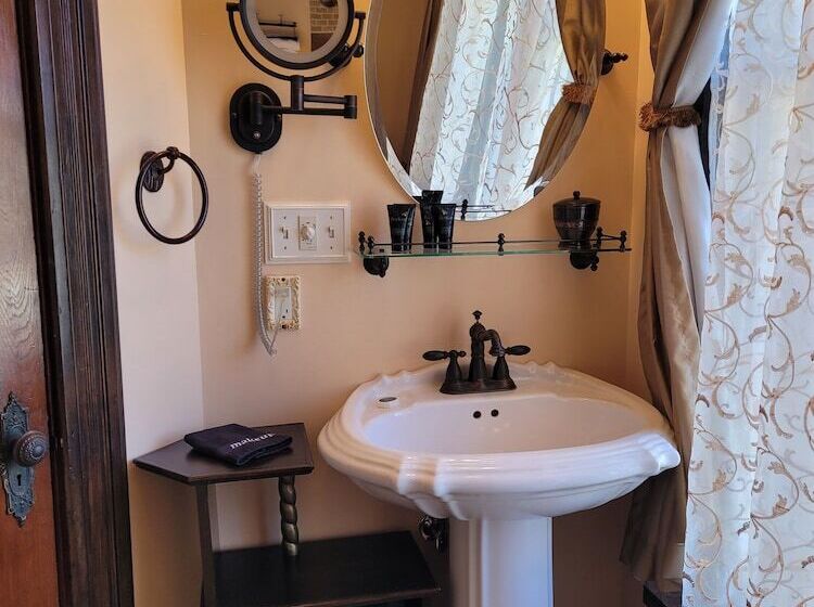 غرفة قياسية, Buffalo Harmony House