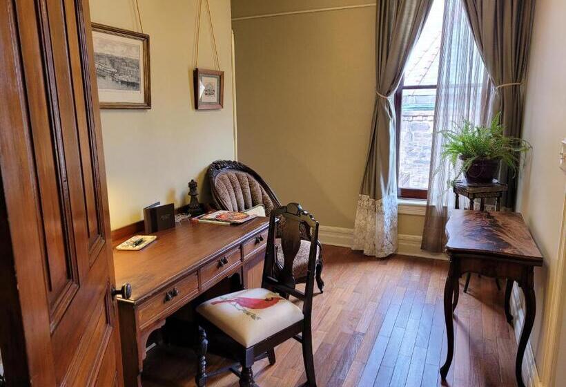 غرفة قياسية, Buffalo Harmony House