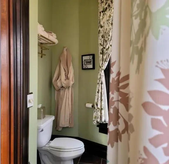 اتاق استاندارد با تخت بزرگ, Buffalo Harmony House