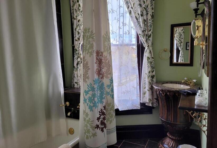 غرفة قياسية سرير كينج, Buffalo Harmony House