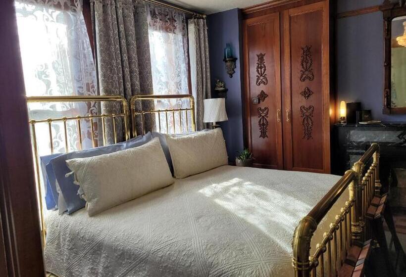 غرفة قياسية سرير كينج, Buffalo Harmony House