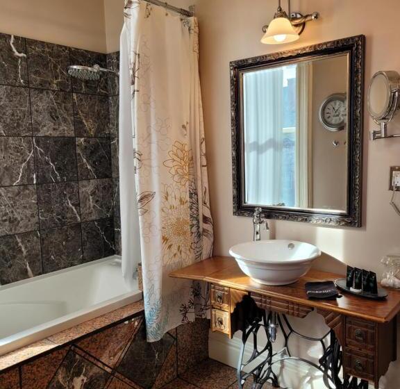 غرفة قياسية مزوَّدة بجاكوزي, Buffalo Harmony House