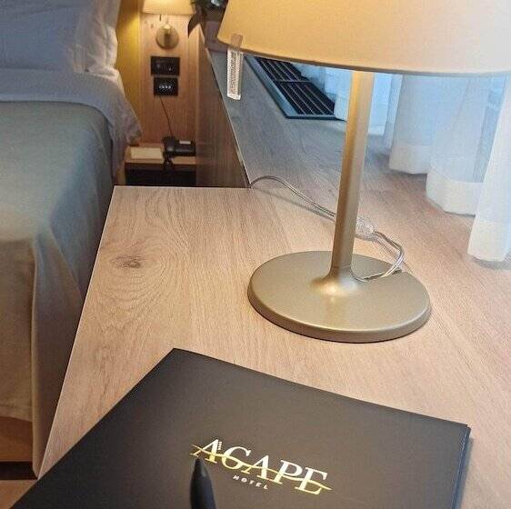 اتاق کلاسیک یک تخته, Agape