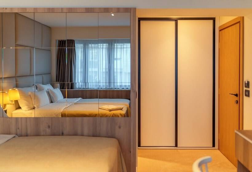 اتاق کلاسیک سه تخته, Agape