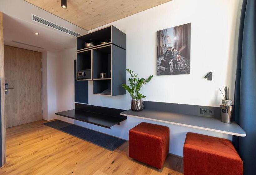 جناح عائلي, Alpstadt Lifestyle