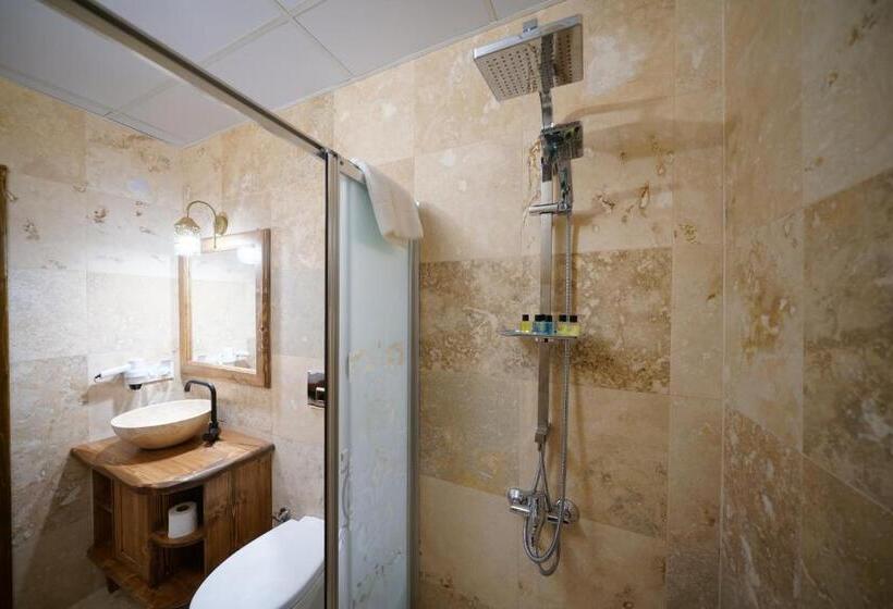 스탠다드 트리플 룸 가든 전망, Pashahan