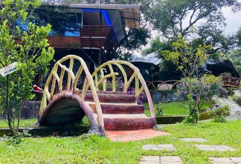 חדר דלוקס לשלושה, Treehouse Tabor Hills Resort Vagamon