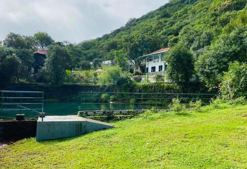 חדר דלוקס לשלושה, Treehouse Tabor Hills Resort Vagamon