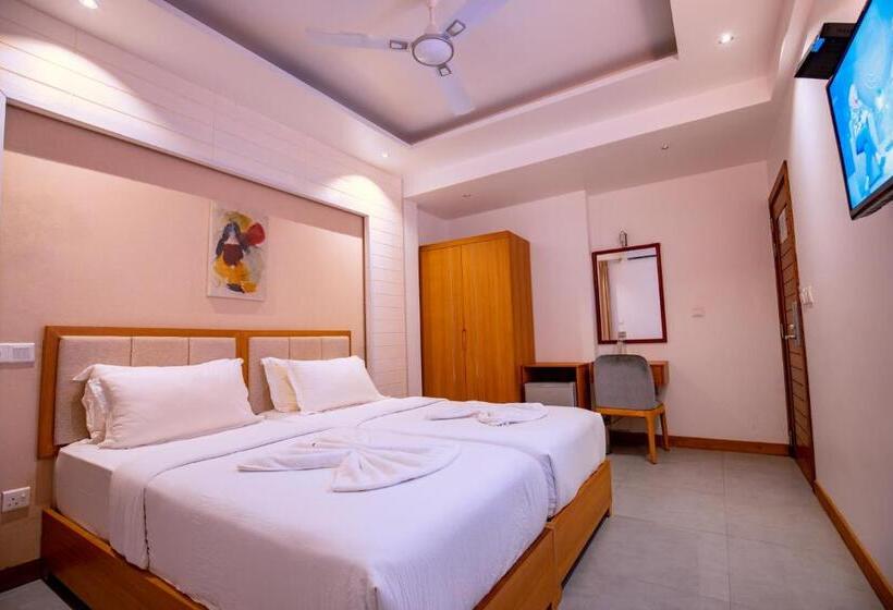 اتاق لوکس با بالکن و چشم‌انداز دریا, Araamview