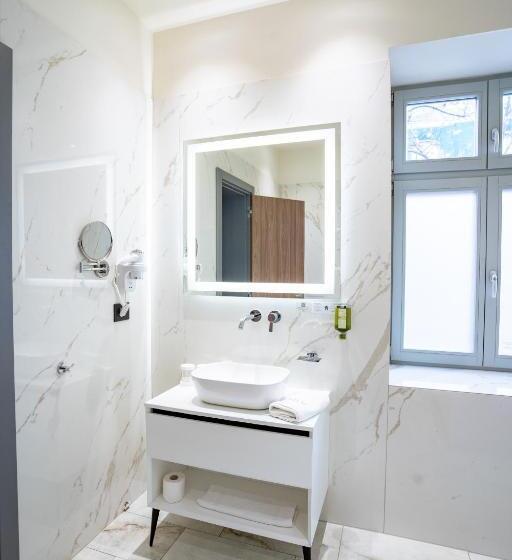 スーペリアールーム, Atlas