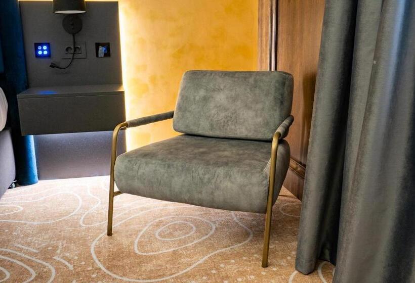 スーペリアールーム, Atlas