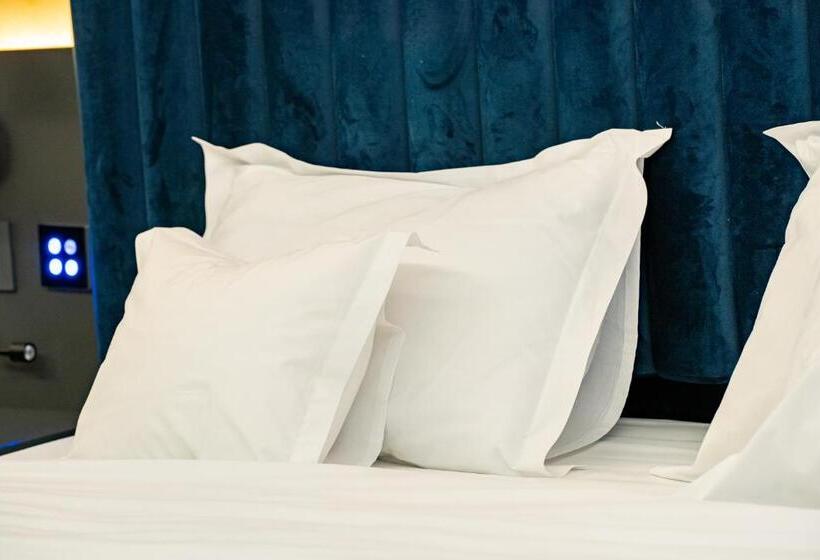 スーペリアールーム, Atlas